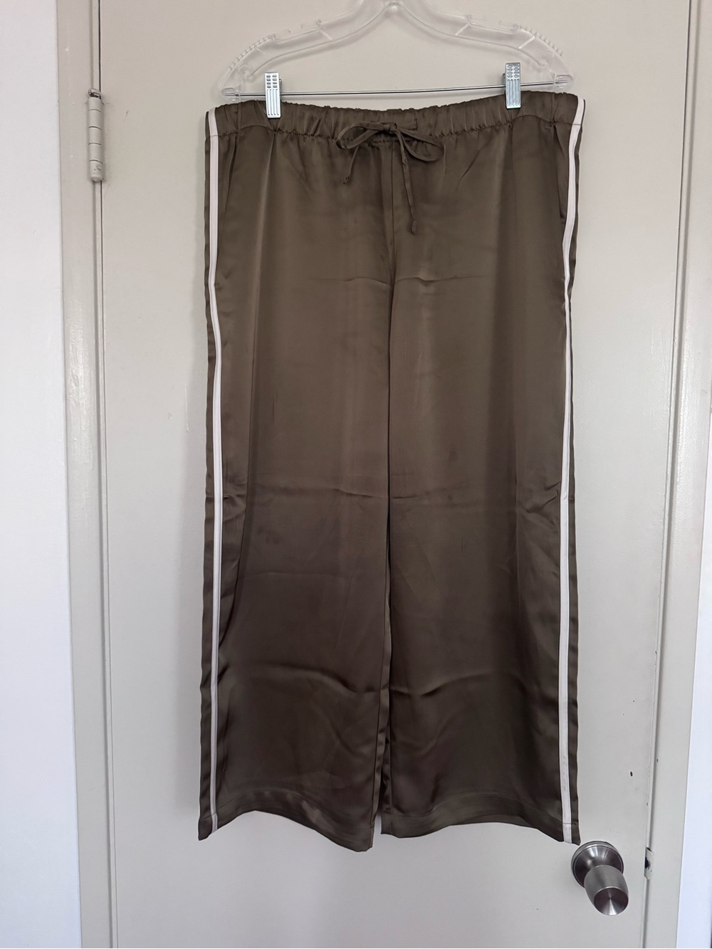 Gap Satin Straight Leg Cropped Pants in Green Khaki (Large Petite)